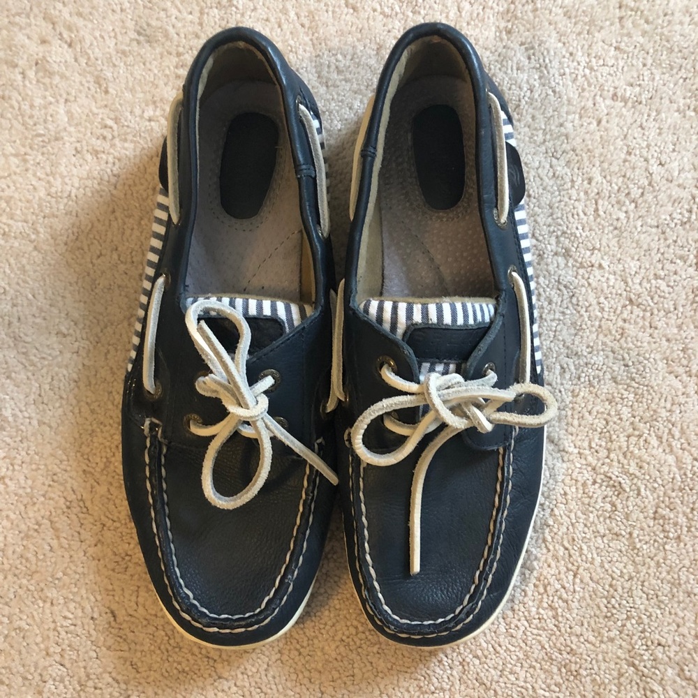 Sperry’s navy and seersucker boat shoe